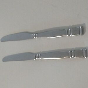 Oneida Albany 2 Dinner Knives Glossy stainless steel flatware